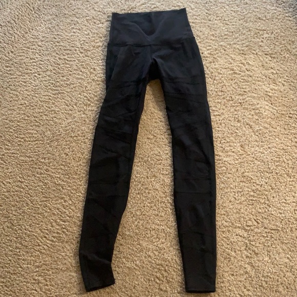 Lululemon Tech Mesh Wunder Unders Size 4 - Picture 2 of 4